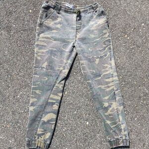 Kreamy, Faded Army Camo Print Joggers Pants, Elastic Waist & Ankles, Junior’s XL